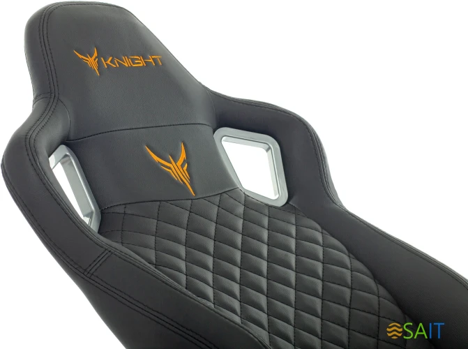 Кресло игровое Knight TITAN черный ромбик эко.кожа с подголов. крестов. металл