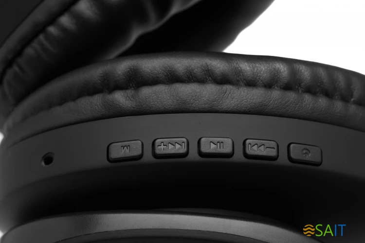 Гарнитура накладные Digma BT-17 черный беспроводные bluetooth оголовье (BT17B)