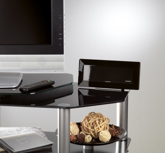 Антенна телевизионная Thomson 00132188 активная черный