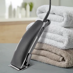 Машинка для стрижки Vitek VT-2520 черный (насадок в компл:4шт)
