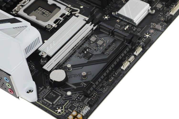 Материнская плата Gigabyte Z890M GAMING X Soc-1851 Intel Z890 4xDDR5 mATX AC`97 8ch(7.1) 2.5Gg RAID+HDMI+DP