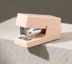 Степлер мини Deli ENS083PINK ENS083 Linfini N10 24/6 (15листов) розовый 15скоб металл/пластик блистер