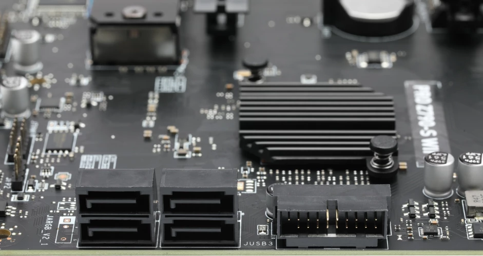 Материнская плата MSI PRO Z790-S WIFI Soc-1700 Intel Z790 4xDDR5 ATX AC`97 8ch(7.1) 2.5Gg RAID+HDMI+DP