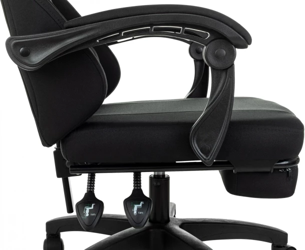 Кресло игровое Zombie Weaver черный с подголов. крестов. пластик подст.для ног пластик черный