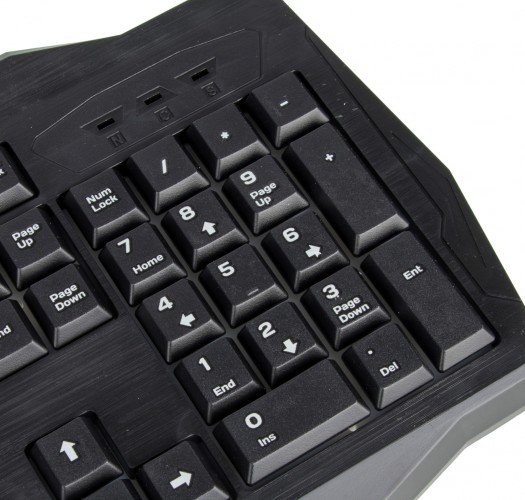 Клавиатура Defender Ultra HB-330L черный USB LED (подставка для запястий)