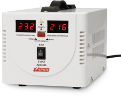 Стабилизатор POWERMAN AVS 500D, ступенчатый регулятор, цифровые индикаторы уровней напряжения, 500ВА, 140-260В, максимальный входной ток 5А, 2 евророзетки, IP-20, напольный, 200мм х 150мм х 140мм, 2,3 кг. POWERMAN AVS 500D