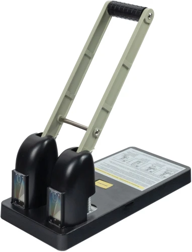 Дырокол Silwerhof макс.:150лист. пластик черный отв.:2 с линейкой