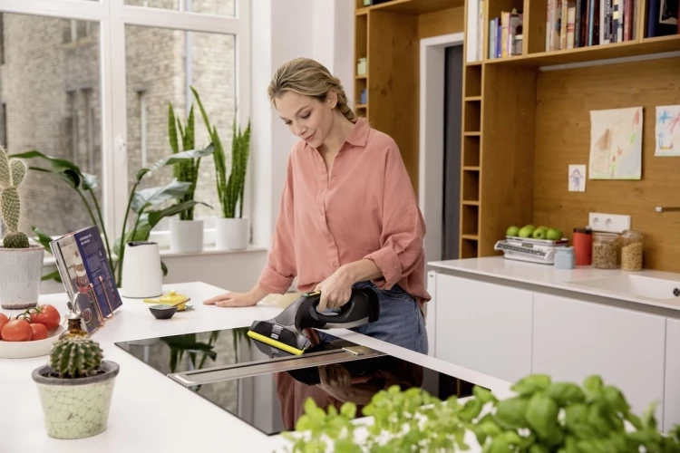 Мойщик окон Karcher WV 5 Plus N Black Edition шир.скреб.:280мм пит.:от аккум. черный