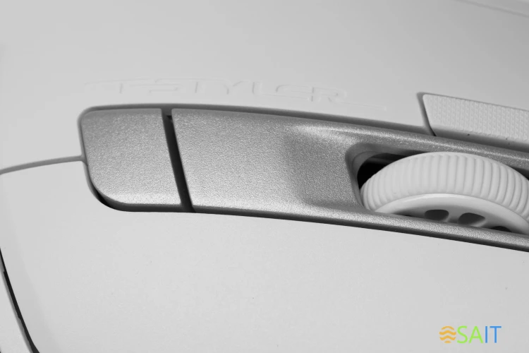 Мышь A4Tech Fstyler FM45S Air белый/серебристый оптическая 2400dpi silent USB 7but (FM45S AIR USB (SILVER WHITE))