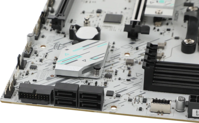 Материнская плата MSI B840M GAMING PLUS WIFI6E SocketAM5 AMD B840 4xDDR5 mATX AC`97 8ch(7.1) 2.5Gg RAID+HDMI