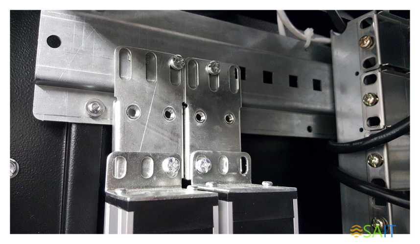 Блок распределения питания Rem R-16-10S-10C19-A-1420-3 верт.размещ. 10xSchuko 10xC19 базовые 16A Schuko 1.5м