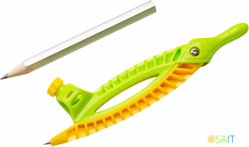 Готовальня Silwerhof Daily корпус зеленый пластик 12см с гнездом для карандаша в компл.:карандаш