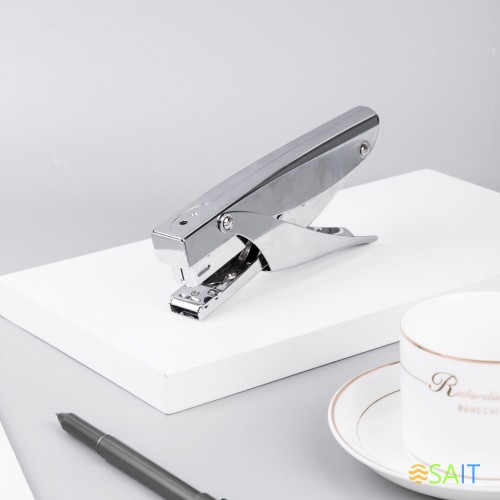 Плиер Deli E0346S 24/6 26/6 (25листов) серебристый металл