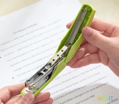 Степлер Deli E0238Sgreen N10 (15листов) встроенный антистеплер зеленый 50скоб закрытый коробка