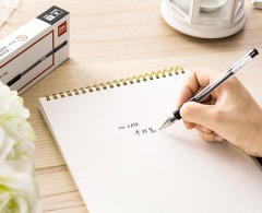 Ручка гелев. Deli 6688-BK прозрачный/черный черн. черн. линия 0.7мм резин. манжета