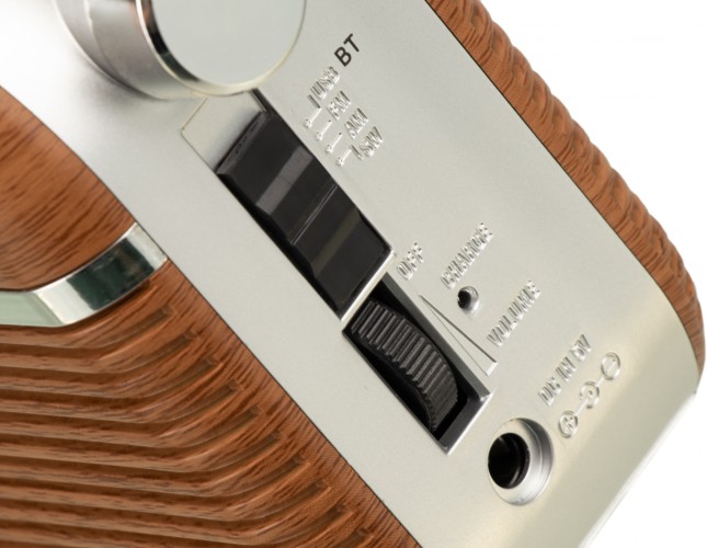 Радиоприемник портативный Hyundai H-PSR200 дерево коричневое/серебристый USB microSD