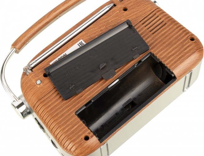 Радиоприемник портативный Hyundai H-PSR200 дерево коричневое/серебристый USB microSD