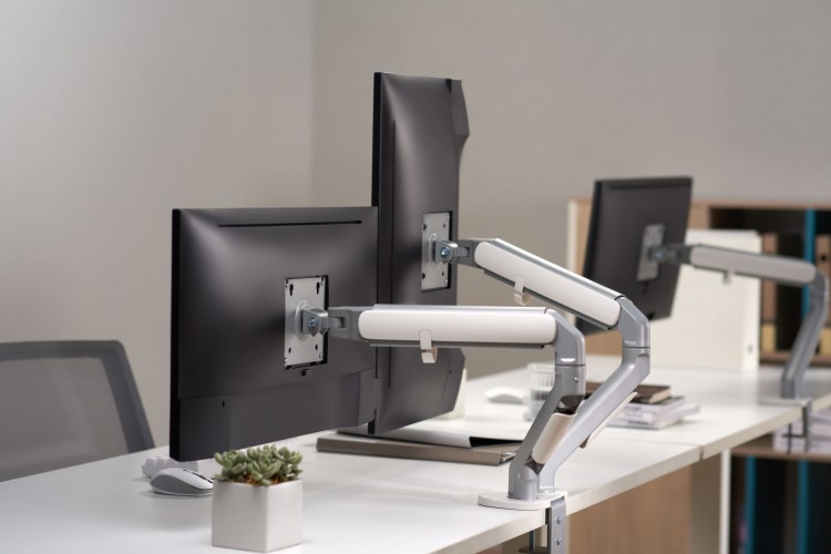 Кронштейн для мониторов Ultramounts UM735SIL серый/серебристый 17"-27" макс.7кг крепление к столешнице поворот и наклон