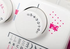 Швейная машина Janome Excellent Stitch 18A белый