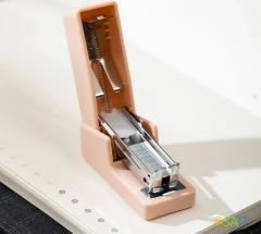 Степлер мини Deli ENS083WHITE Linfini N10 24/6 (15листов) белый 15скоб металл/пластик блистер