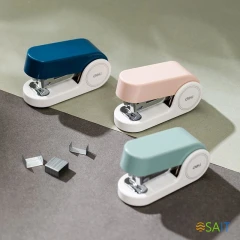 Степлер мини Deli EK203-PK EK203 24/6 26/6 (15листов) встроенный антистеплер розовый 15скоб металл/пластик коробка