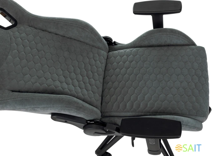 Кресло игровое A4Tech Bloody GC-770 серый соты с подголов. крестов.