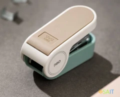 Степлер мини Deli EK203-GR EK203 24/6 26/6 (15листов) встроенный антистеплер зеленый 15скоб металл/пластик коробка