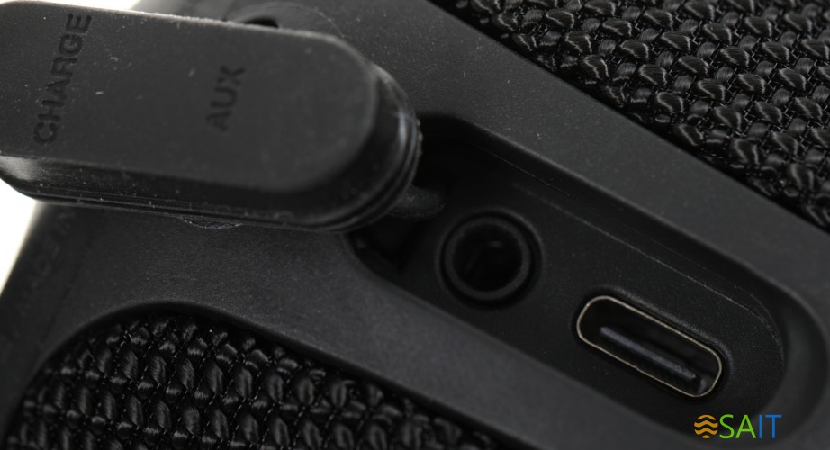 Колонка порт. Creative Muvo Play черный 10W 1.0 BT/USB 2000mAh (51MF8365AA000)