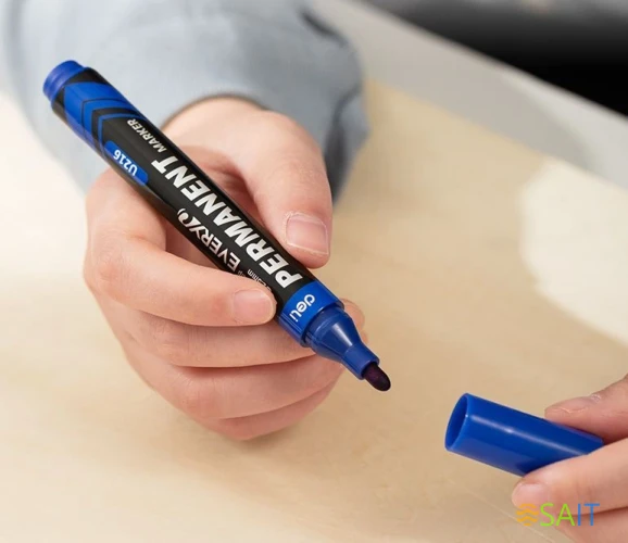 Маркер перманентный Deli EU216-RD Everyu круг. пулевидный пиш. наконечник 2.5мм заправляемый красный