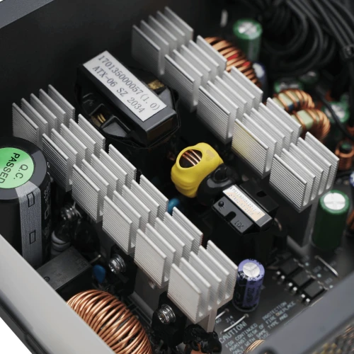 Блок питания Deepcool ATX 750W PF750 80+ white (20+4pin) APFC 120mm fan 6xSATA RTL