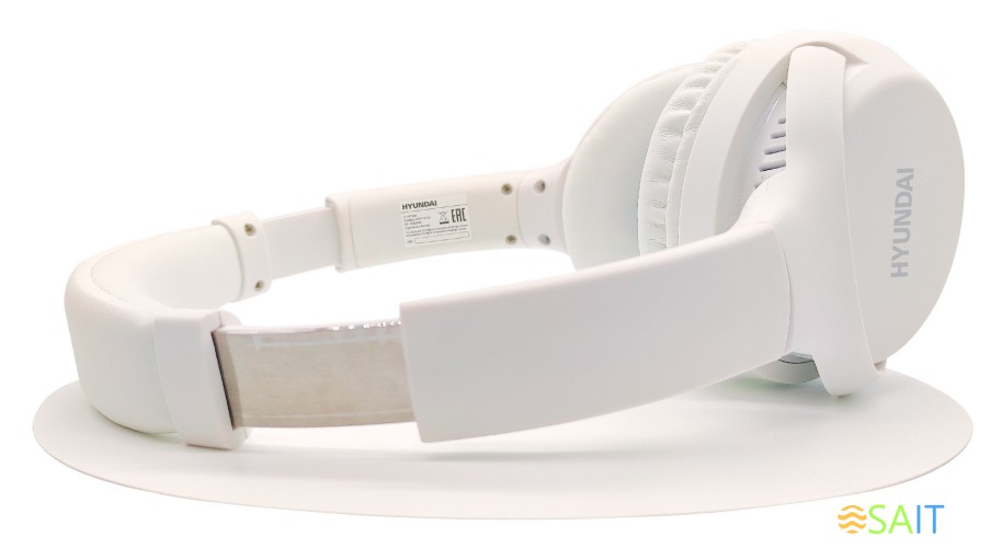 Гарнитура накладные Hyundai H-HP101 белый беспроводные bluetooth оголовье