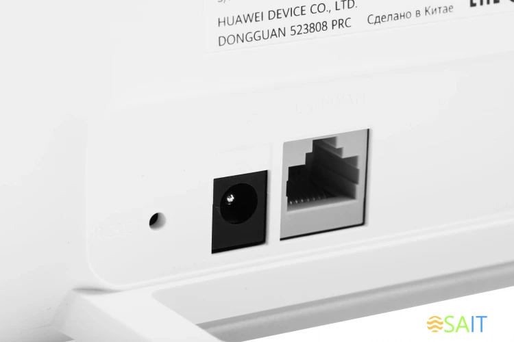 Роутер Huawei B530-336 (51060JHL) AC1300 10/100/1000BASE-TX/3G/4G/4G+ cat.7 белый