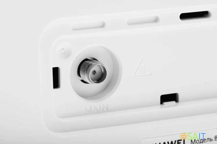 Роутер Huawei B530-336 (51060JHL) AC1300 10/100/1000BASE-TX/3G/4G/4G+ cat.7 белый