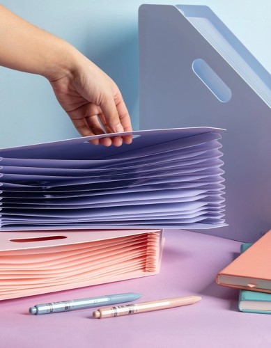 Папка с 13 прозр.вклад. Deli EB41102 A4 полипропилен ассорти с ручками