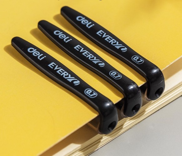 Ручка гелев. Deli EveryU EG82-BK прозрачный d=0.7мм черн. черн. 1стерж. кругл.