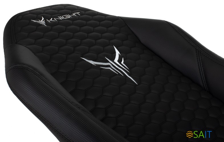 Кресло игровое Knight Neon черный соты эко.кожа с подголов. крестов. металл