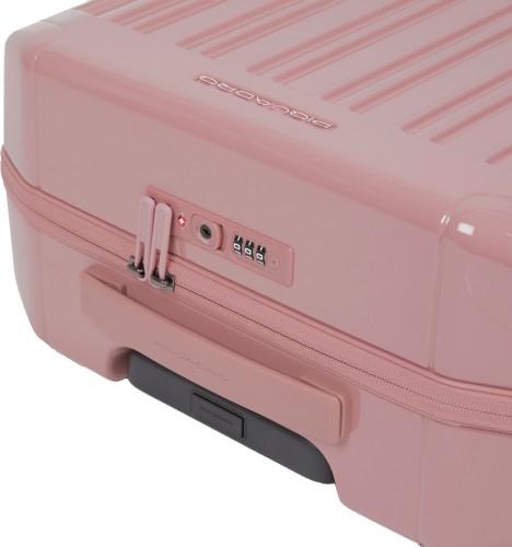 Чемодан Piquadro PQ LIGHT (BV4425PQL/RO) 40x55x20см 31л. 1.94кг. поликарбонат розовый глянц.