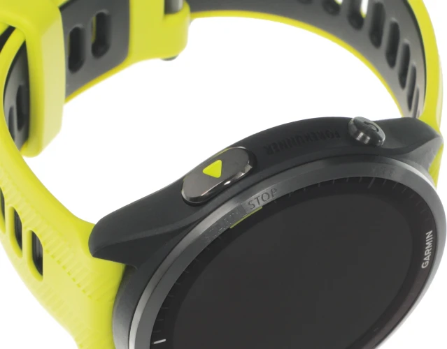Смарт-часы Garmin Forerunner 965 47мм 1.4" AMOLED корп.черный рем.черный/желтый разм.брасл.:135-205мм (010-02809-12)