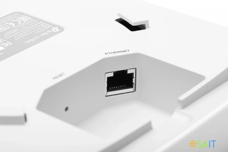 Точка доступа TP-Link EAP223 AC1350 10/100/1000BASE-TX белый