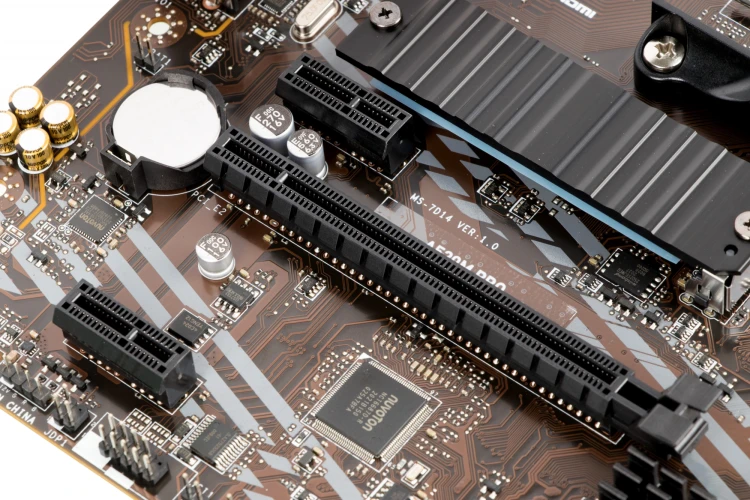 Материнская плата MSI A520M PRO Soc-AM4 AMD A520 2xDDR4 mATX AC`97 8ch(7.1) GbLAN RAID+VGA+HDMI+DP