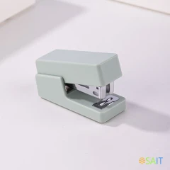 Степлер мини Deli ENS083GREEN ENS083 Linfini N10 24/6 (15листов) зеленый 15скоб металл/пластик блистер