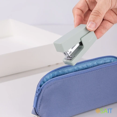 Степлер мини Deli ENS083GREEN ENS083 Linfini N10 24/6 (15листов) зеленый 15скоб металл/пластик блистер