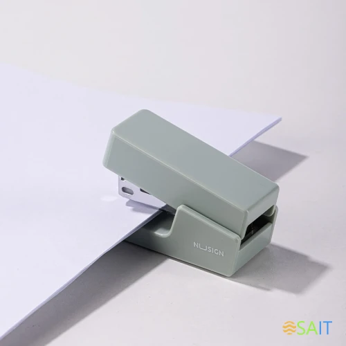 Степлер мини Deli ENS083GREEN ENS083 Linfini N10 24/6 (15листов) зеленый 15скоб металл/пластик блистер