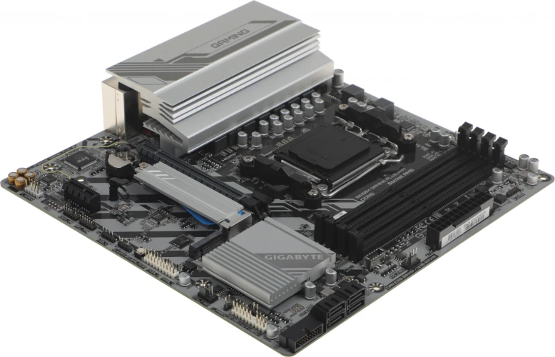 Материнская плата Gigabyte B650M GAMING PLUS WF SocketAM5 AMD B650 4xDDR5 mATX AC`97 8ch(7.1) 2.5Gg RAID+HDMI+DP