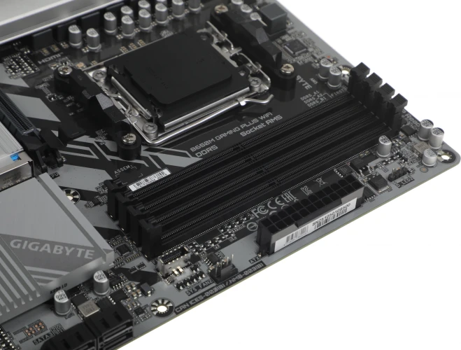 Материнская плата Gigabyte B650M GAMING PLUS WF SocketAM5 AMD B650 4xDDR5 mATX AC`97 8ch(7.1) 2.5Gg RAID+HDMI+DP