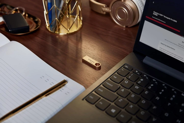 Флеш Диск Kingston 128GB DataTraveler SE9 DTSE9G3/128GB USB3.0 золотистый