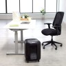Шредер Fellowes PowerShred LX85 черный (секр.P-4) фрагменты 12лист. 19лтр. скрепки скобы пл.карты
