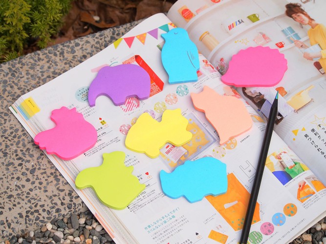 Блок самоклеящийся бумажный Stick`n 21776 50лист. малиновый 1цв.в упак. "еж"