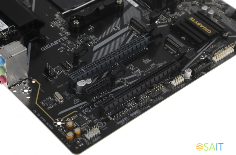 Материнская плата Gigabyte B550M DS3H AC R2 Soc-AM4 AMD B550 4xDDR4 mATX AC`97 8ch(7.1) GbLAN RAID+HDMI+DP