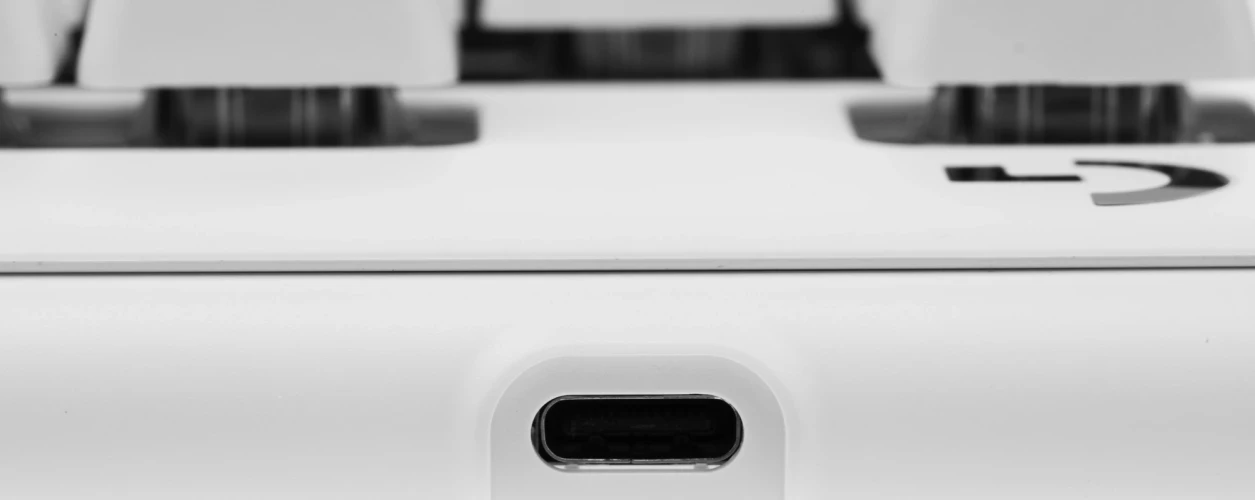 Клавиатура Logitech G715 TKL механическая белый USB беспроводная BT/Radio Multimedia for gamer LED (подставка для запястий) (920-010464)